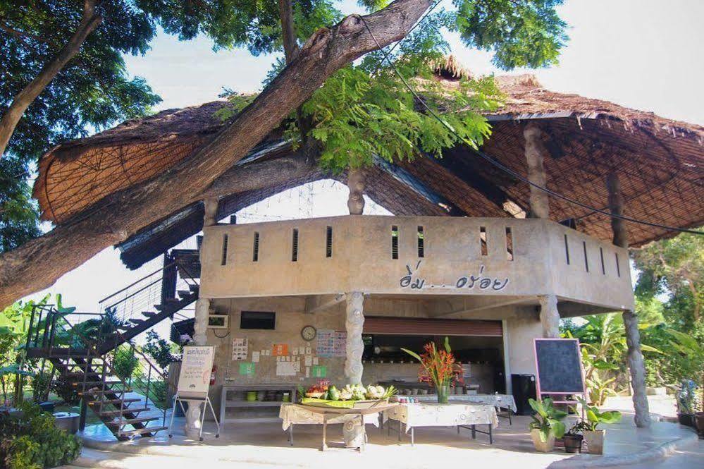 Naidee Sculptured Huts Hotel Хуа Хин Екстериор снимка