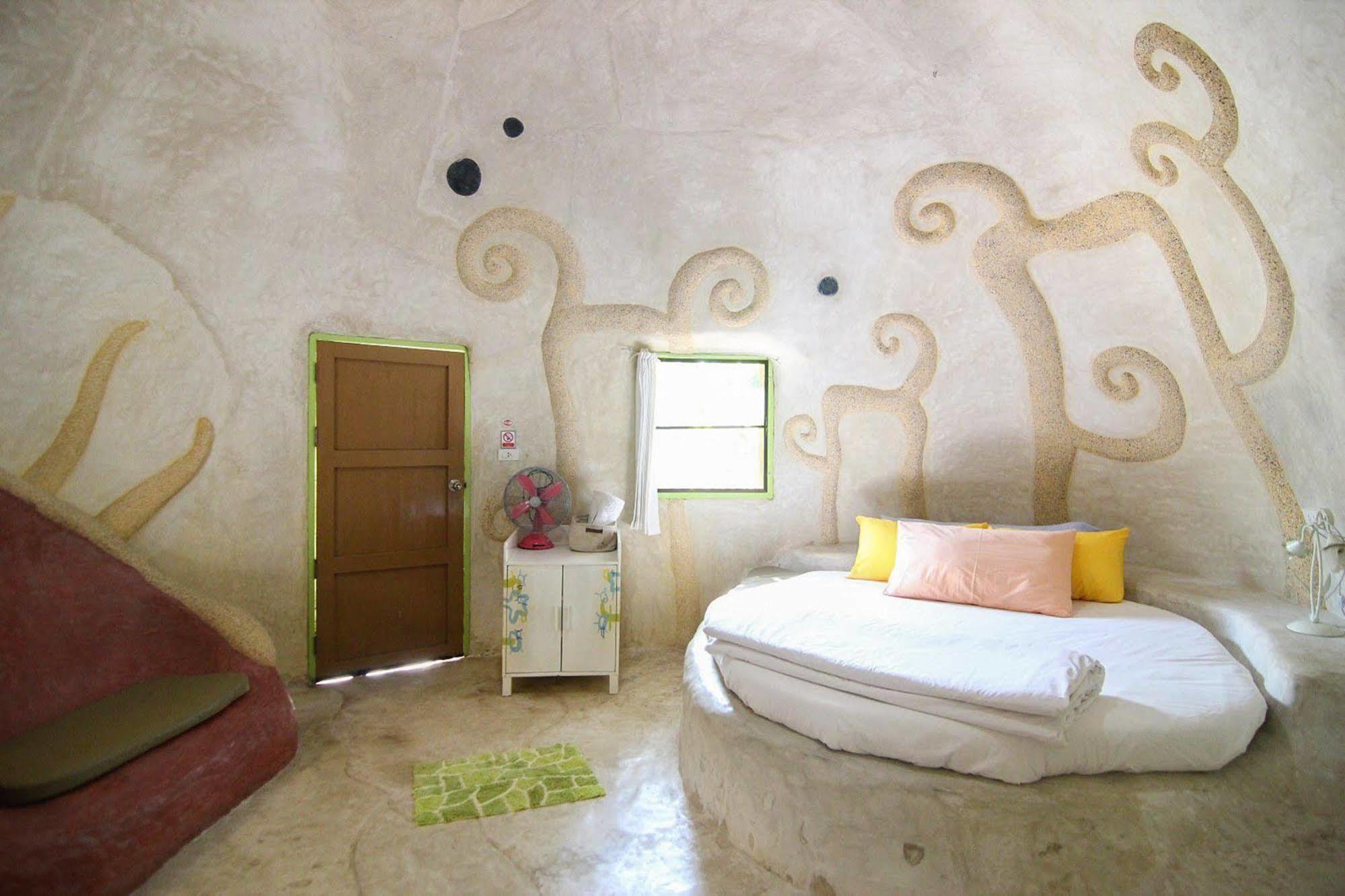 Naidee Sculptured Huts Hotel Хуа Хин Екстериор снимка