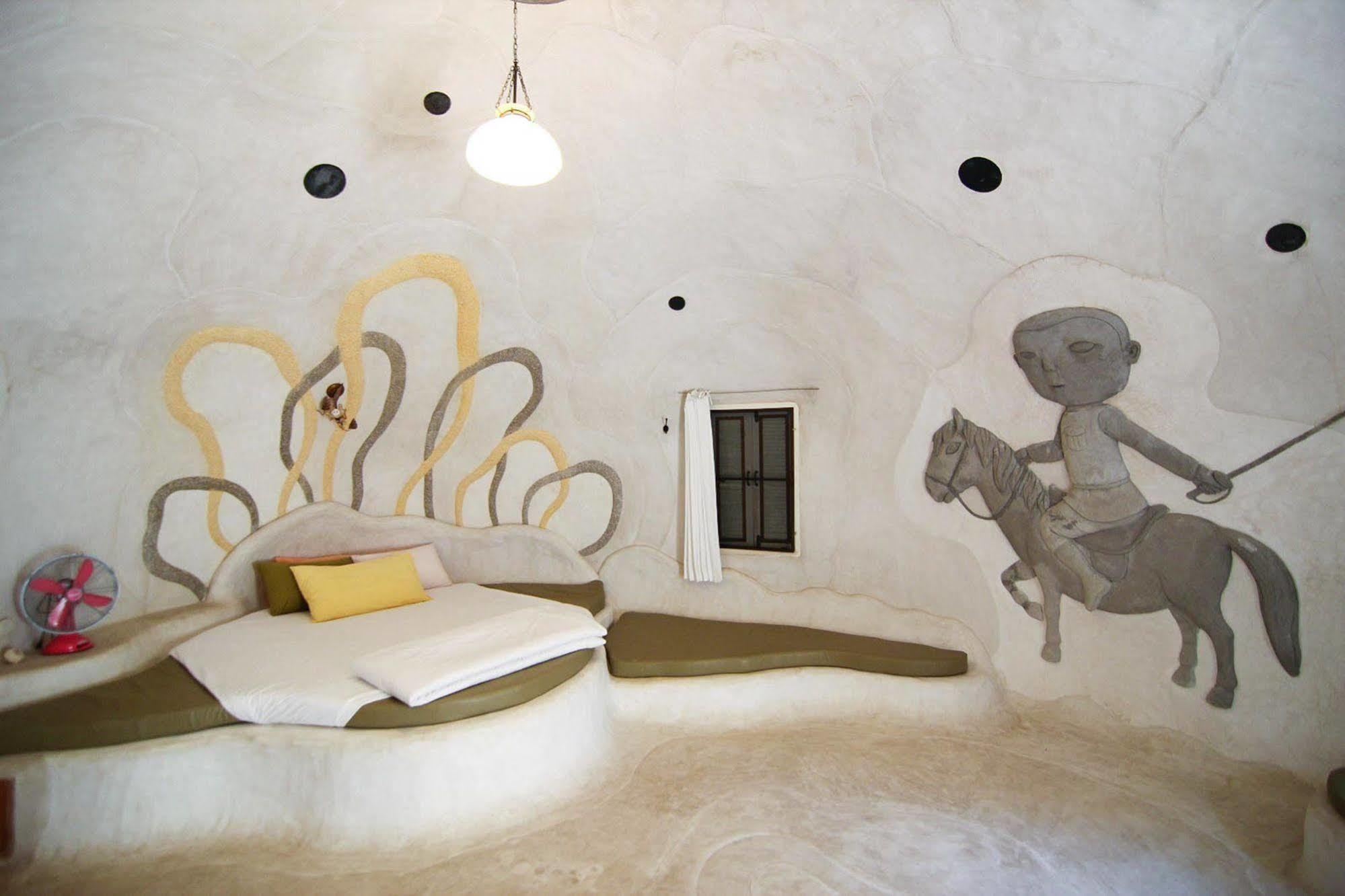 Naidee Sculptured Huts Hotel Хуа Хин Екстериор снимка