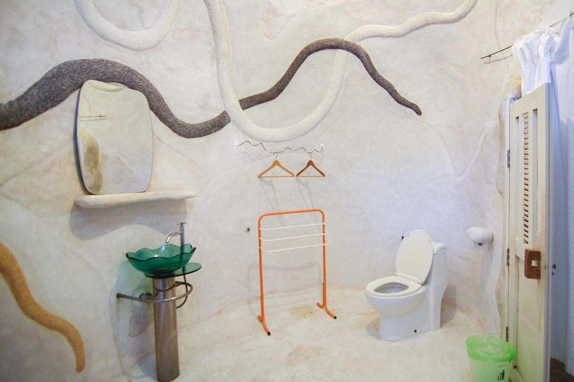 Naidee Sculptured Huts Hotel Хуа Хин Екстериор снимка