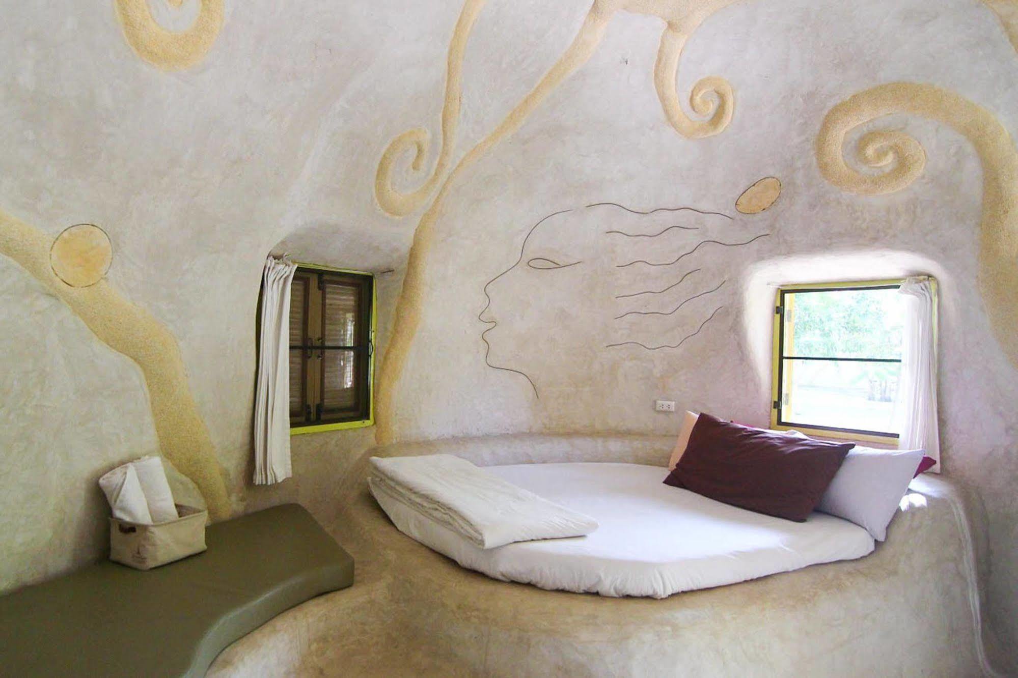 Naidee Sculptured Huts Hotel Хуа Хин Екстериор снимка