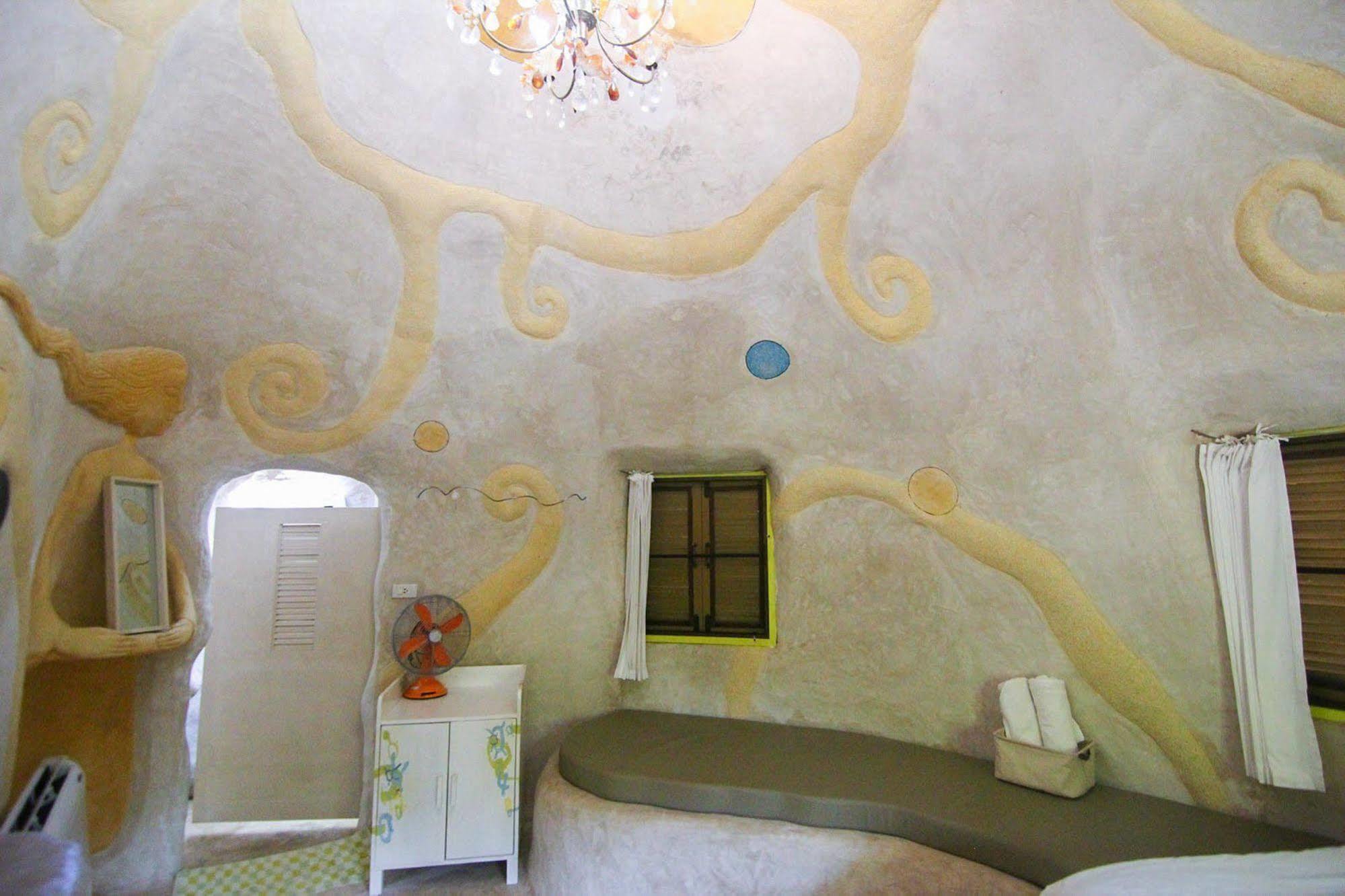 Naidee Sculptured Huts Hotel Хуа Хин Екстериор снимка