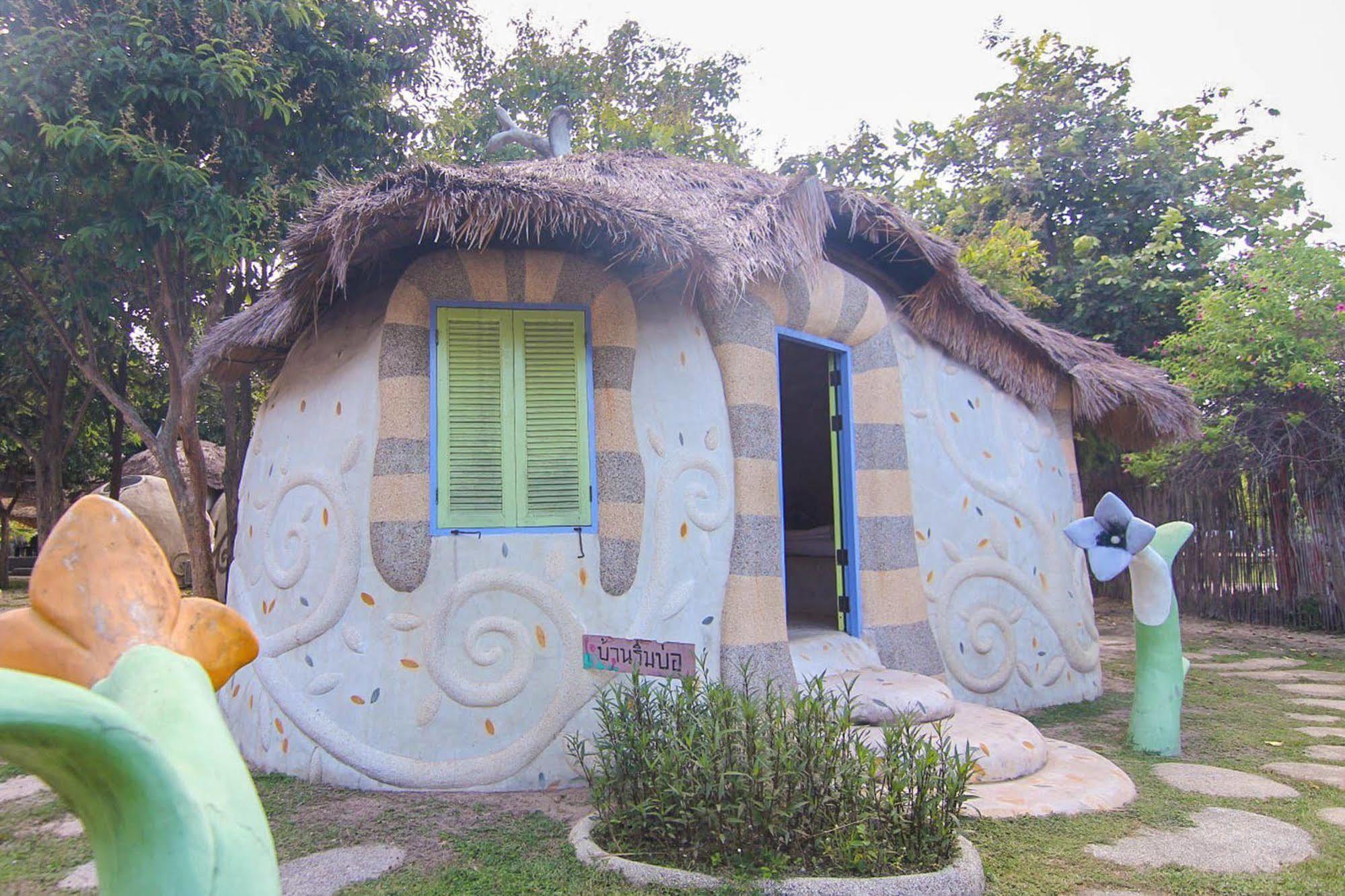 Naidee Sculptured Huts Hotel Хуа Хин Екстериор снимка